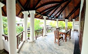 Golden Relax Villa With Pool, Restaurant & European Service